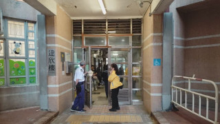 寶達邨雙屍案-離婚七旬夫婦倒斃家中-警方改列謀殺及自殺
