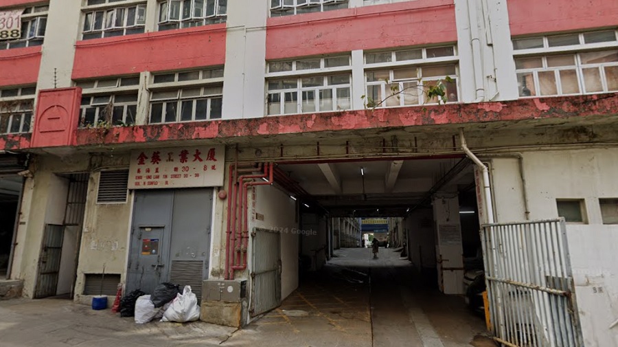 交通意外-貨車葵涌工廈落貨區疑倒車撞斃七旬保安-司機涉危駕被捕