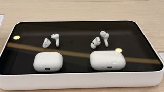 果迷注意-蘋果首款穿戴式AI產品-新AirPods傳正最後測試