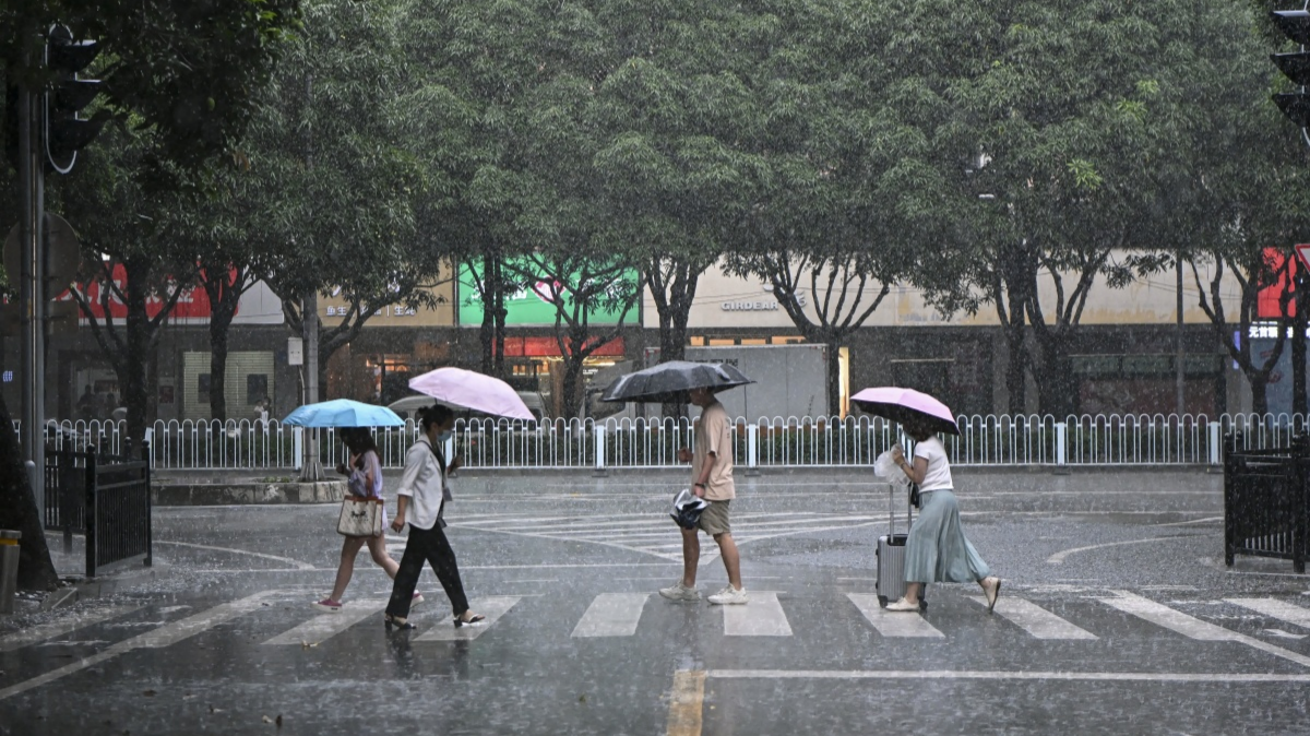 廣東多地發暴雨紅警-部分高鐵列車臨時停運