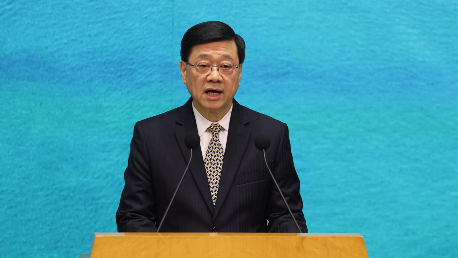 李家超-6月初率團訪問哈薩克和烏茲別克-為香港開拓新市場尋商機