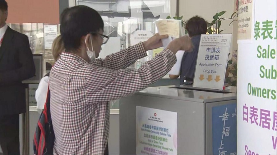 新一期居屋和綠置居截止申請-不少巿民到樂富房委會交申請表