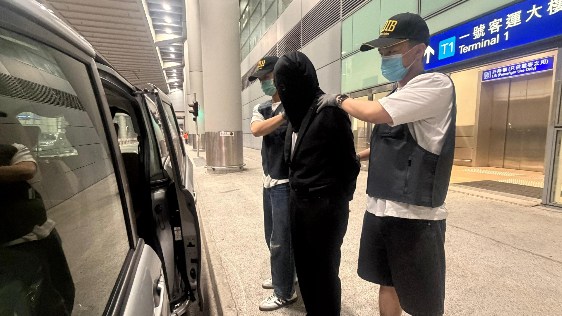海關機場檢獲約110萬元懷疑海洛英-46歲馬來西亞來港旅客被捕