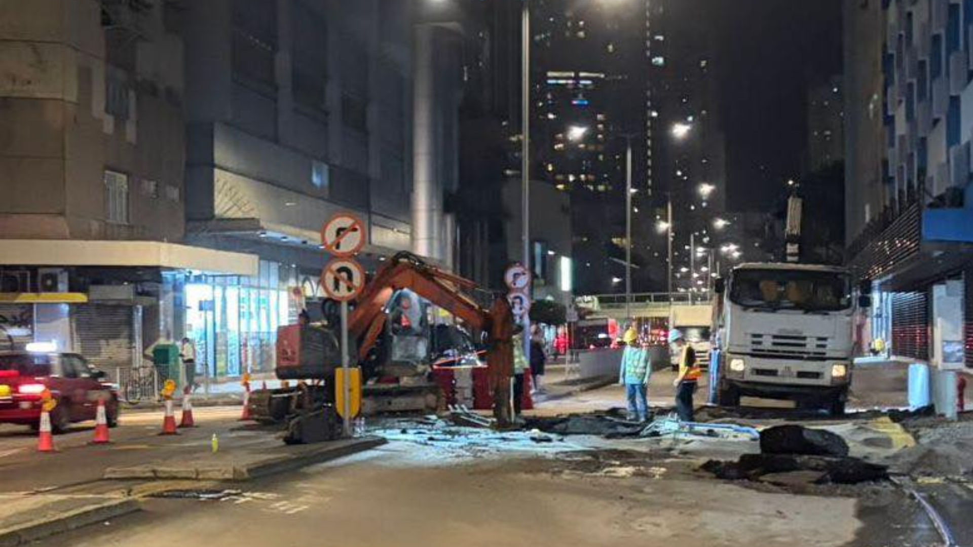 荃灣楊屋道鹹水管爆裂-水務署指維修較困難料今晚9時恢復沖廁水