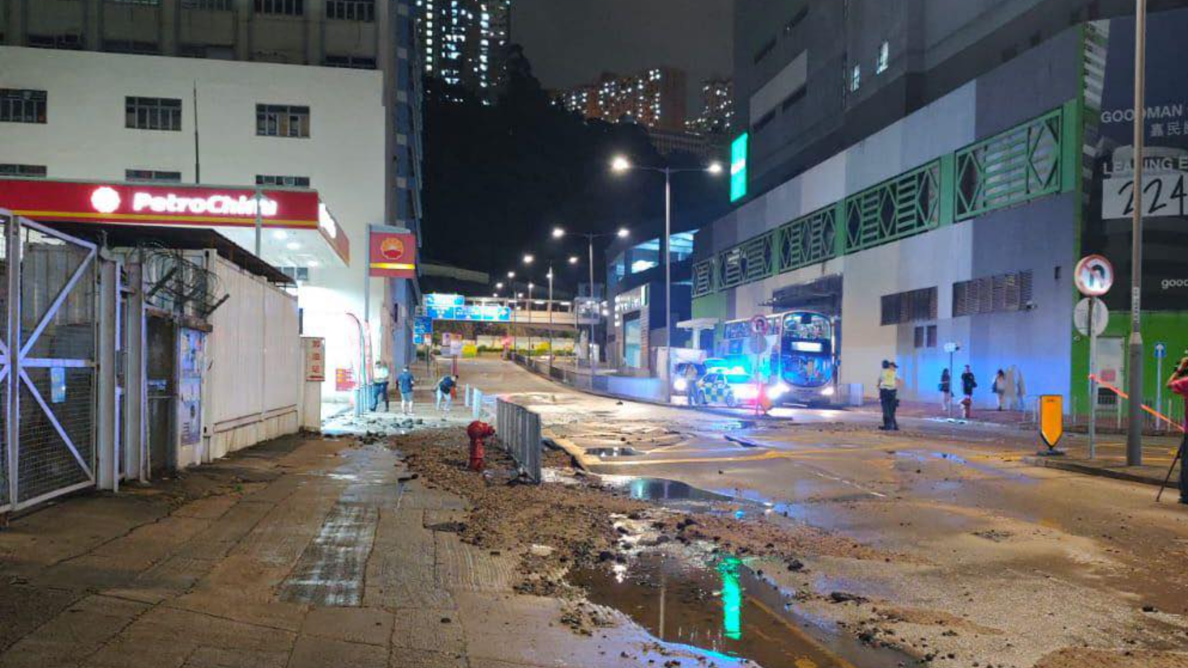 荃灣楊屋道鹹水管以已完成緊急維修-荃灣及葵涌料約5時陸續恢復沖廁水