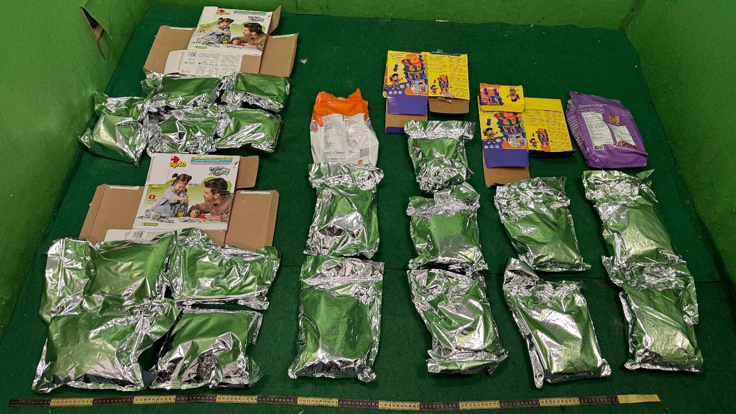 海關機場檢獲估值885萬懷疑大麻花及氯胺酮-兩男子被捕