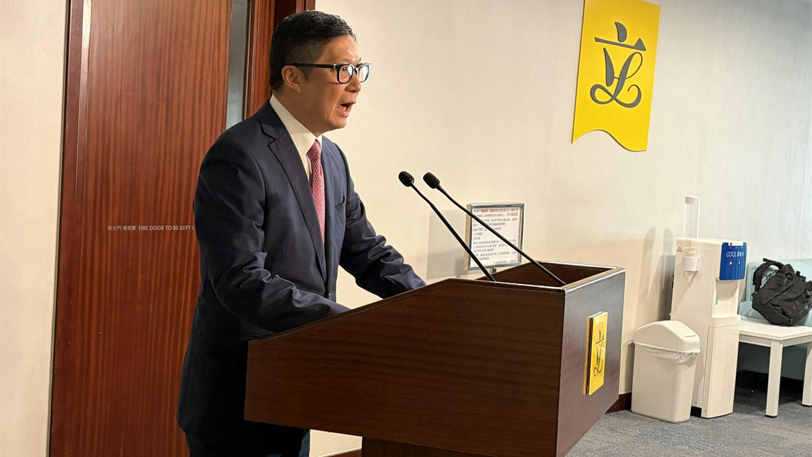 非常父母-鄧炳強-父母涉疏忽照顧兒童被捕-男嬰已送院檢查