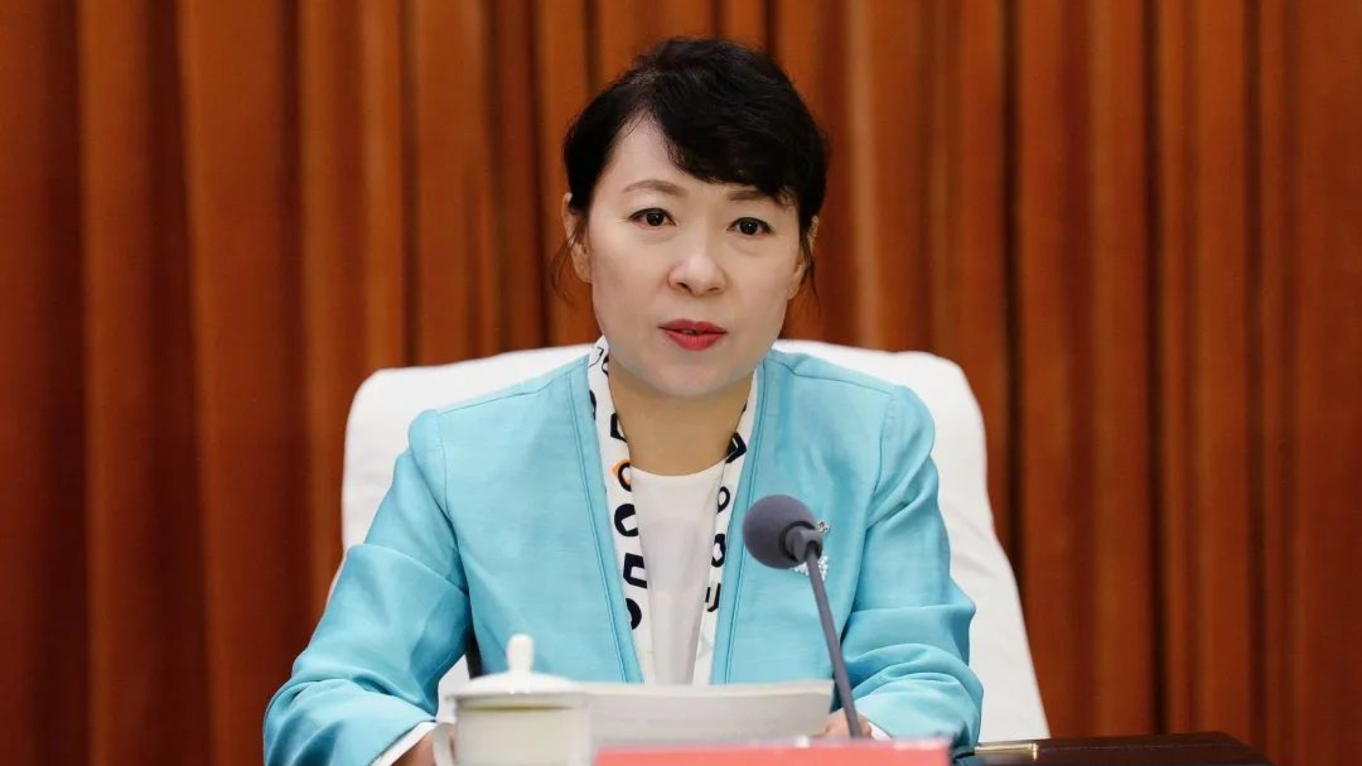 內蒙古自治區原主席王莉霞涉受賄-移送檢察機關審查起訴