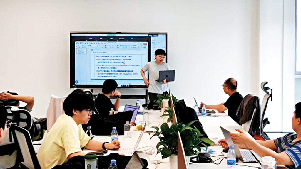 國產晶片成功訓練萬億級AI大模型-各項指標達工業級運行標準