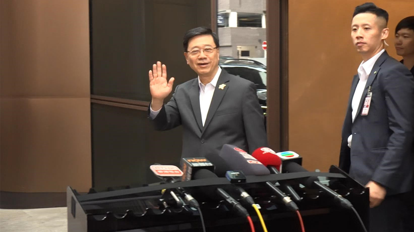 中亞之行成果豐碩-李家超下午返抵香港
