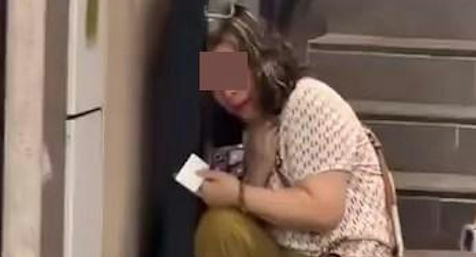 熱話-大媽東鐵頭等車廂逃票斷正疑被罰1000元哭鬧1小時--港鐵澄清-僅發警告信