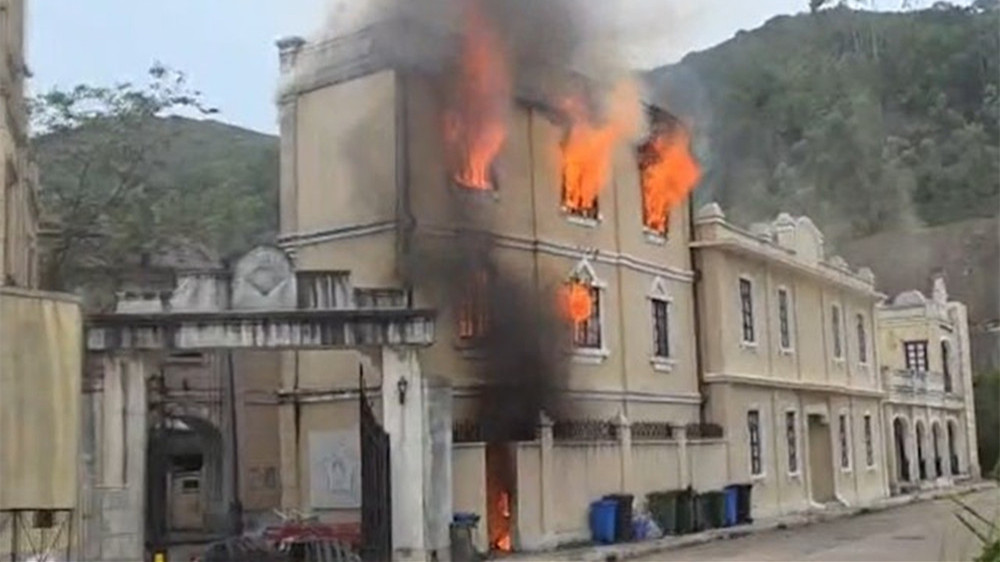 無綫電視城片場發生火警-民初街搭建物遭焚毀無人傷