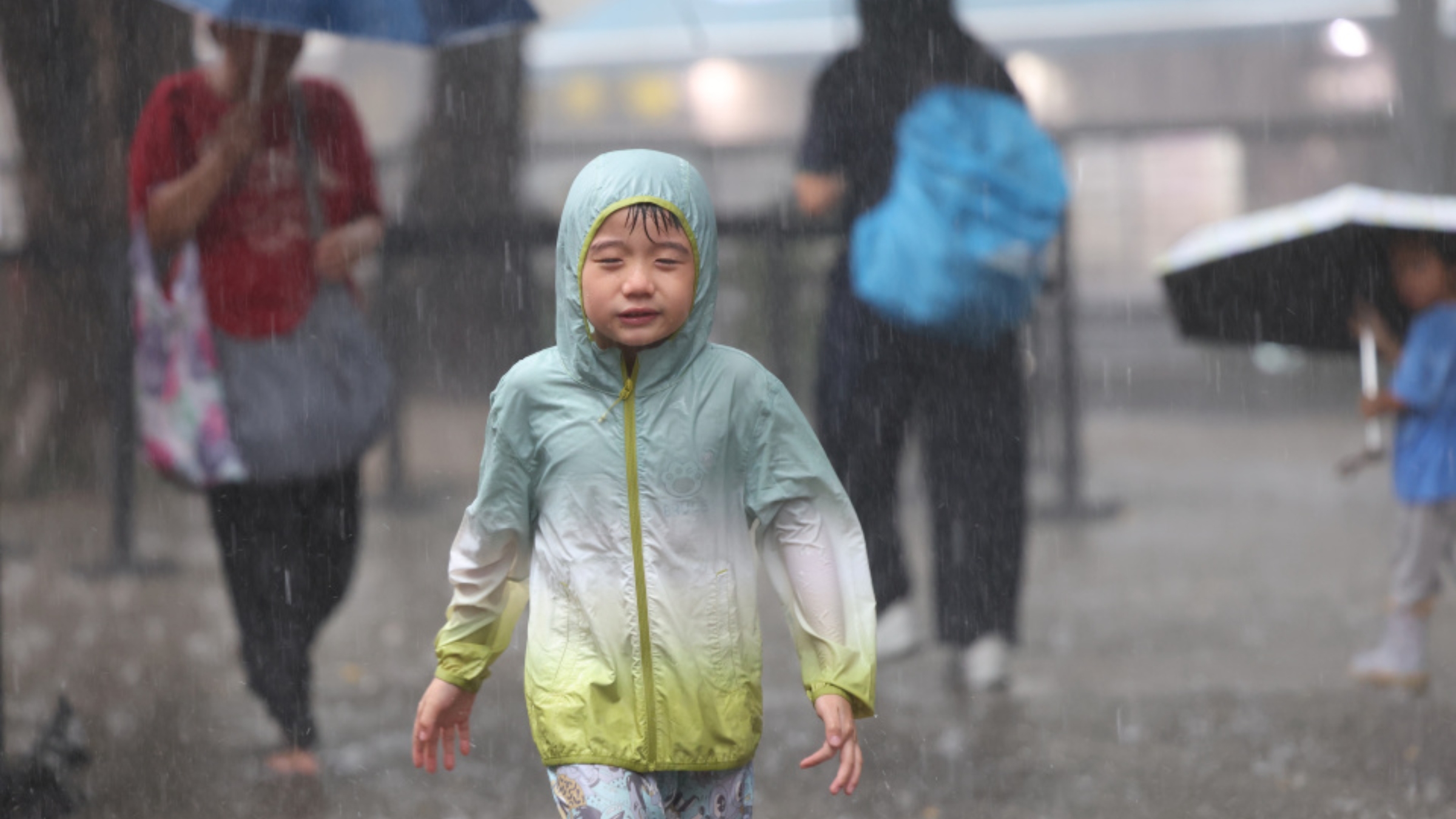 黃雨暴雨警告生效-天文台-西貢東部雨勢特別大或出現嚴重水浸