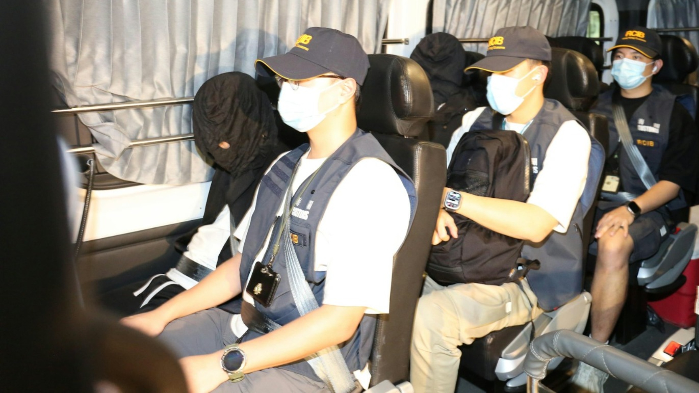 海關機場檢獲逾10萬支私煙拘三男-揭有旅客涉從日本偷運來港