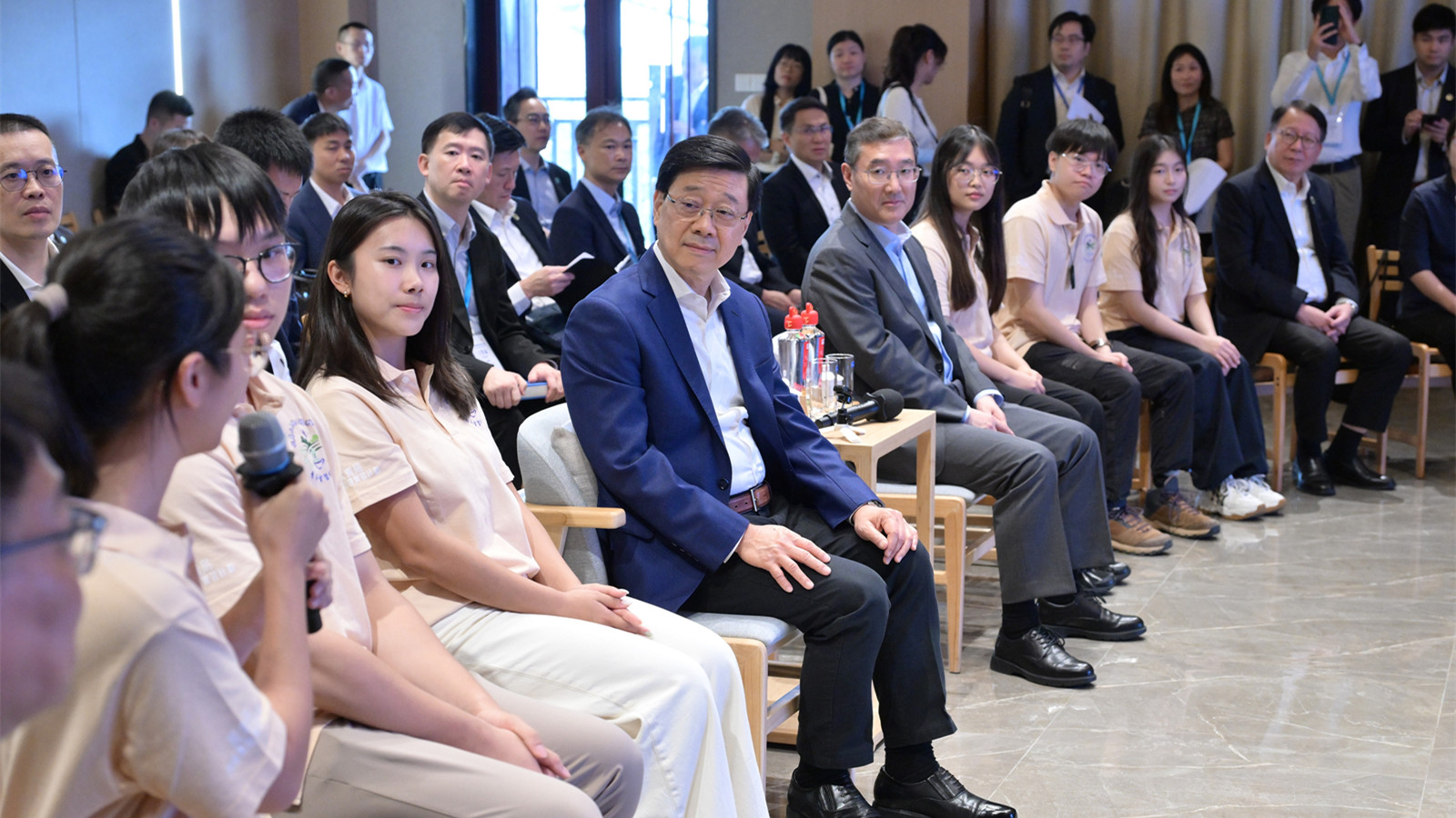 有片-李家超與赴福建實習港青交流-鼓勵為推動閩港兩地發展多出一分力