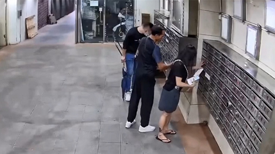 天眼直擊-屯門工廈3男女偷信-筷子伸入信箱夾出-警列盜竊跟進