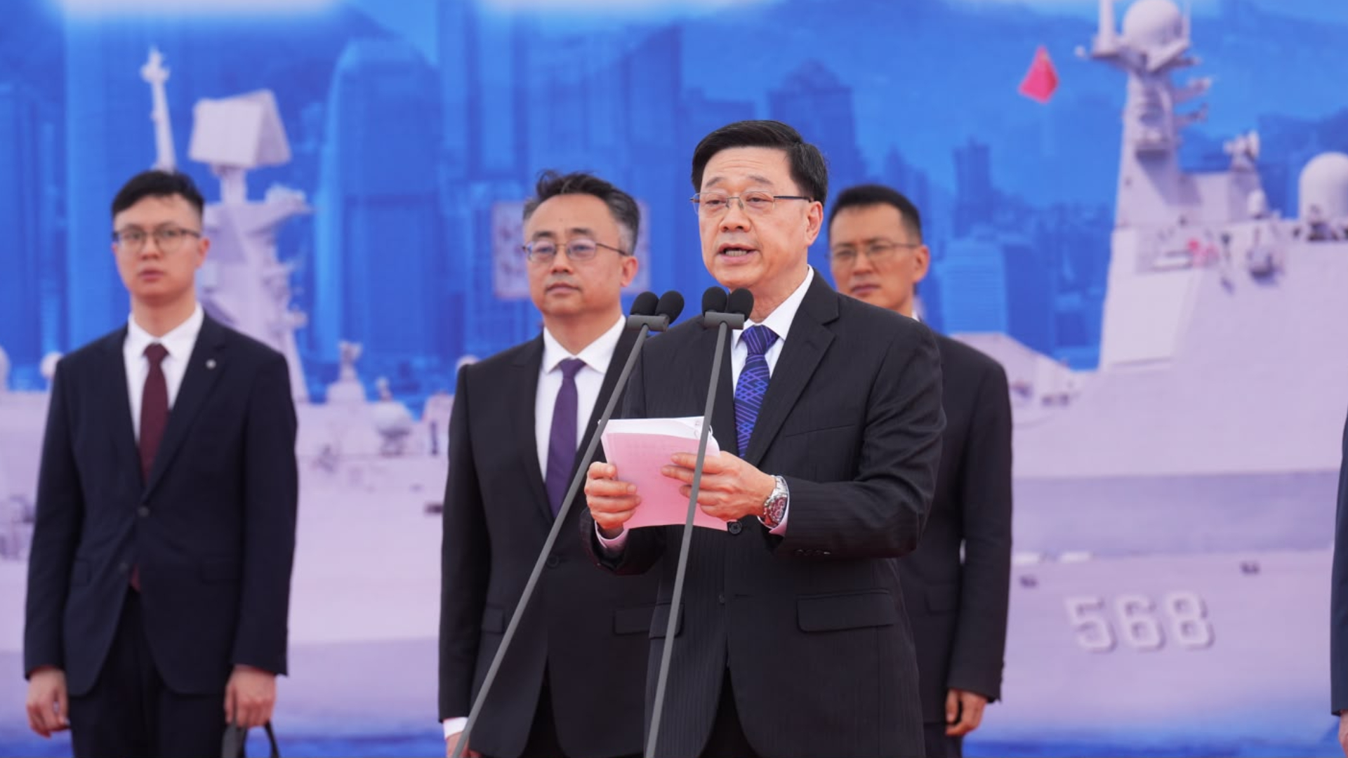 李家超出席南寧艦編隊歡迎儀式-體現國家高度重視-堅定民族自信厚植愛國情懷