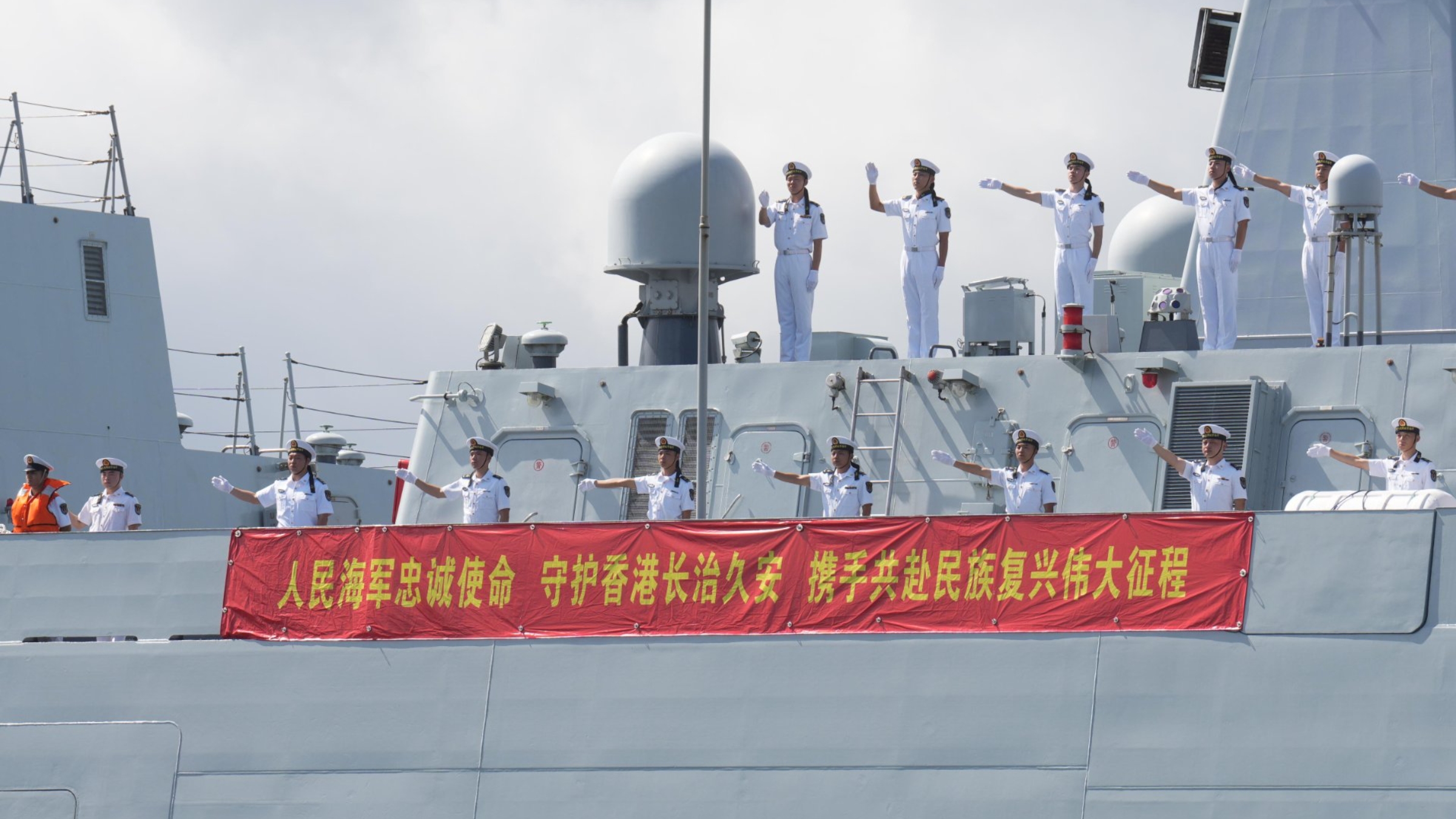 南寧艦軍官稱赴港倍感光榮-感受到市民熱情