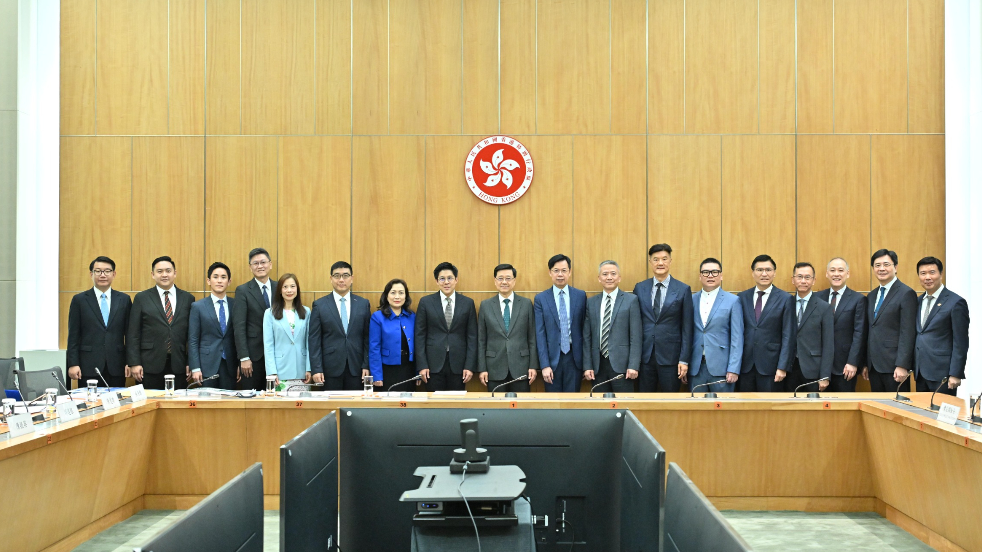 立法會G19議員今與特首會晤-就五年規劃及施政報告提逾80項建議