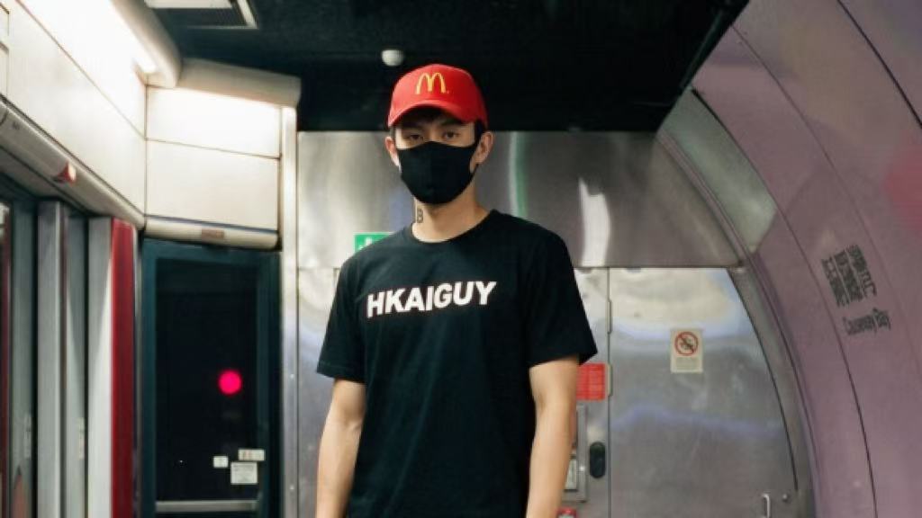 從-全城防風膠紙-到-城市安全帶--HKAIGuy以AI生成超現實香港場景