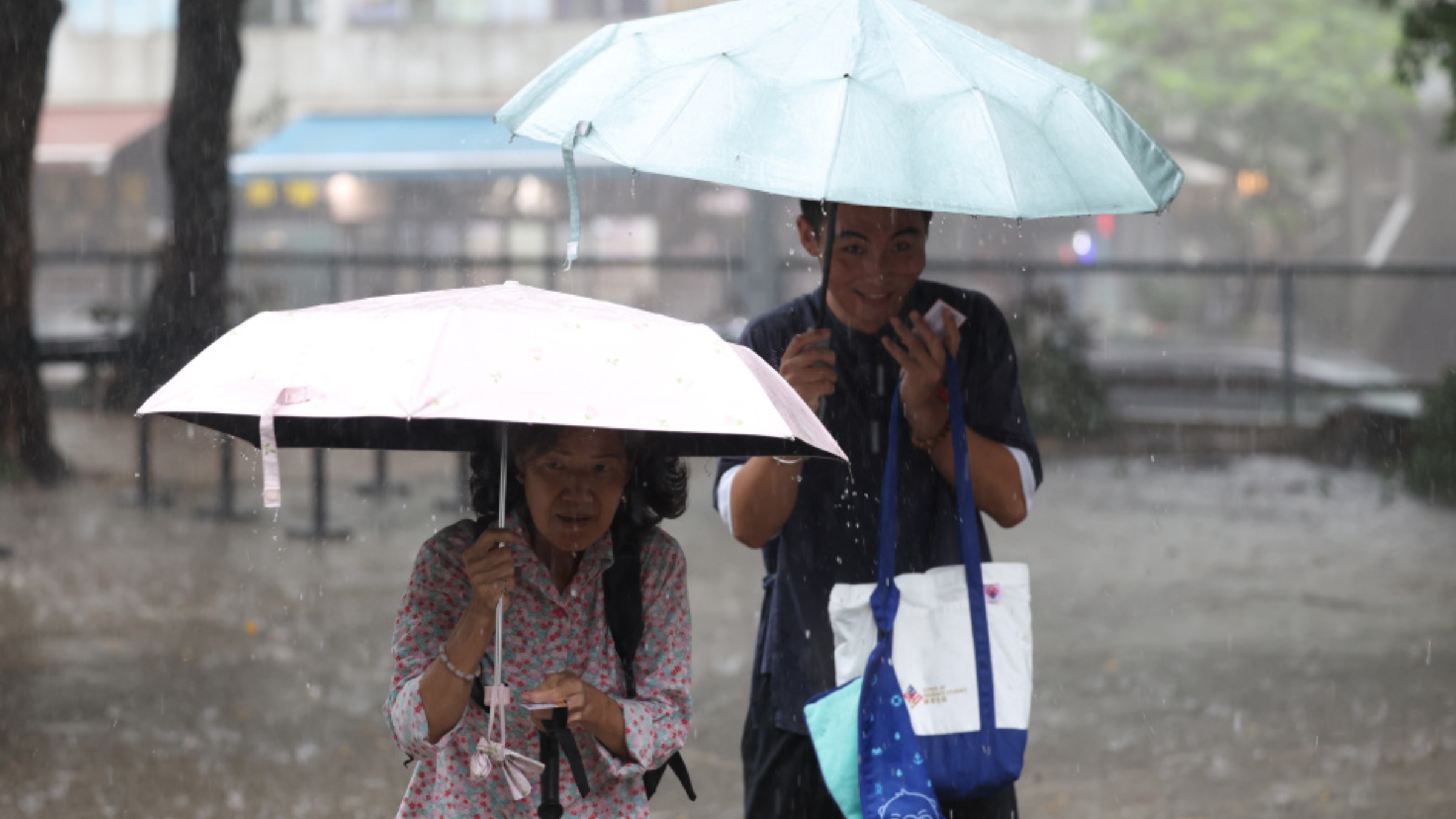 天文台料本港明日天氣仍不穩-雨勢有時頗大及有狂風雷暴