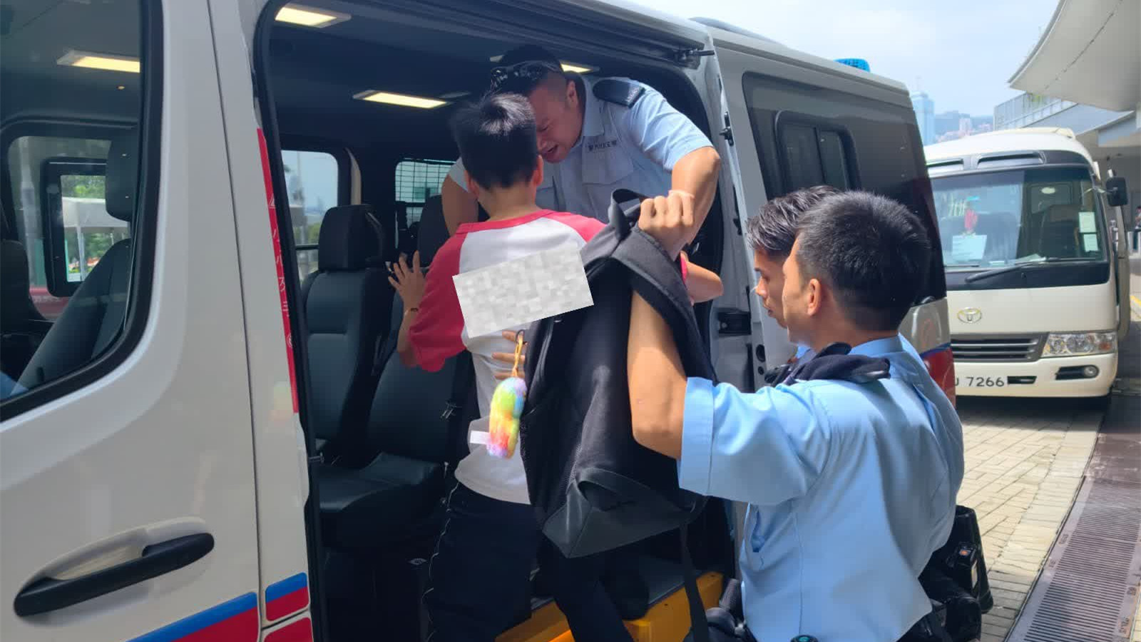 半個月第二宗帶武器入香港故宮-13歲男生過安檢揭藏鐵蓮花被捕