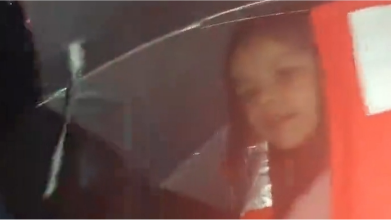有片-廣西武警救災轉移群眾-童聲大雨中高唱-歌唱祖國