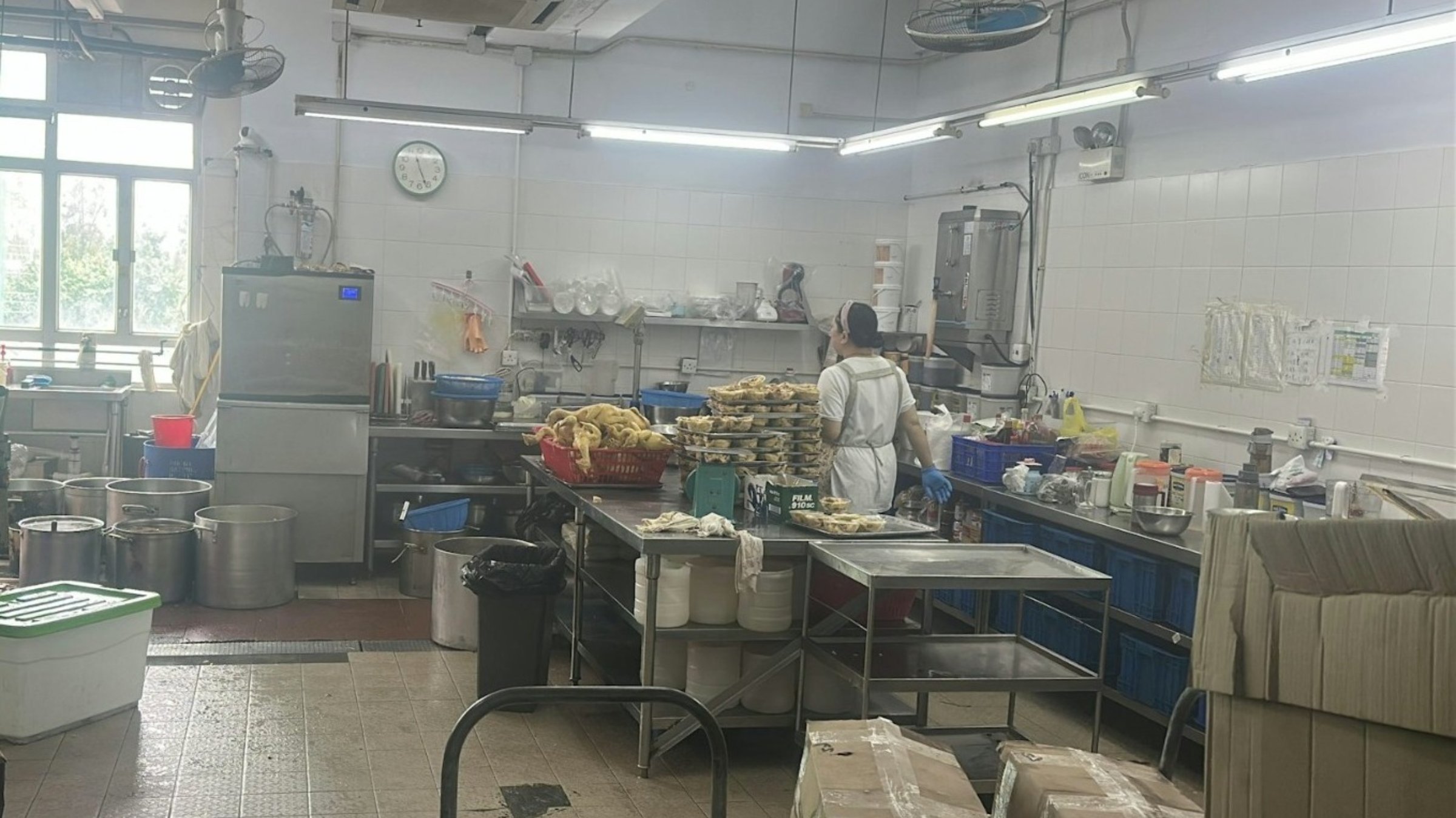 元朗男工疑清潔鬆肉機時發生意外-四隻手指被輾爛清醒送院
