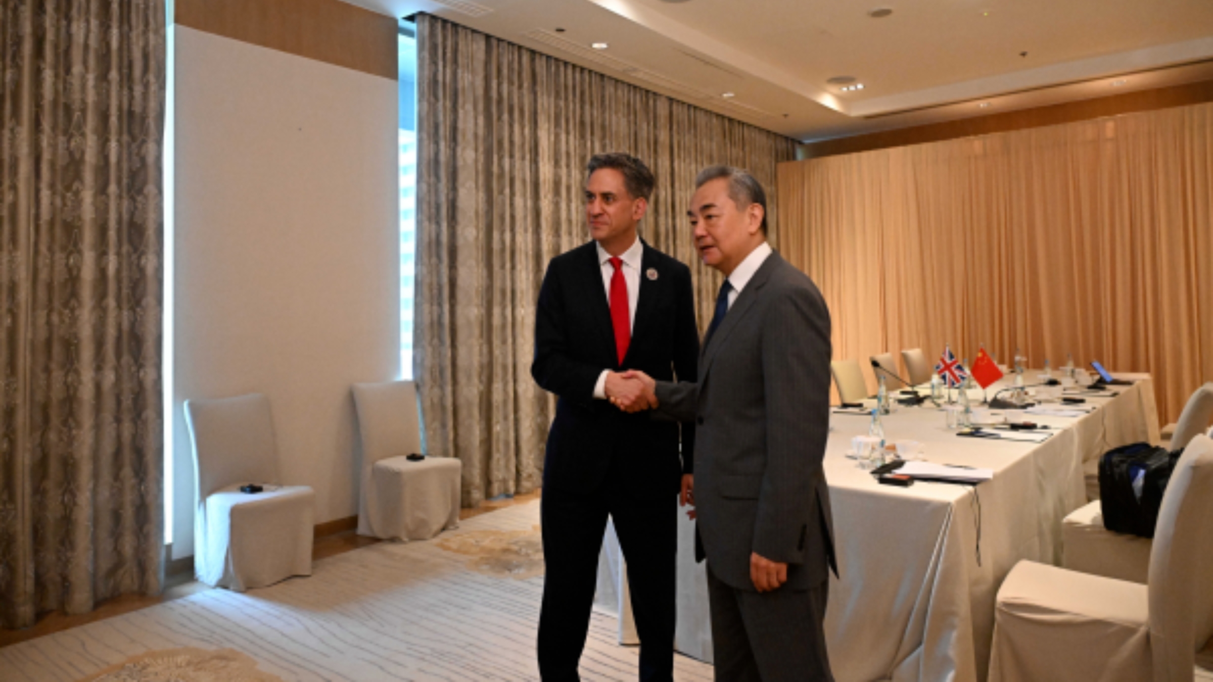 王毅會晤英國新外相文立彬-冀英方避免將經貿問題泛安全化