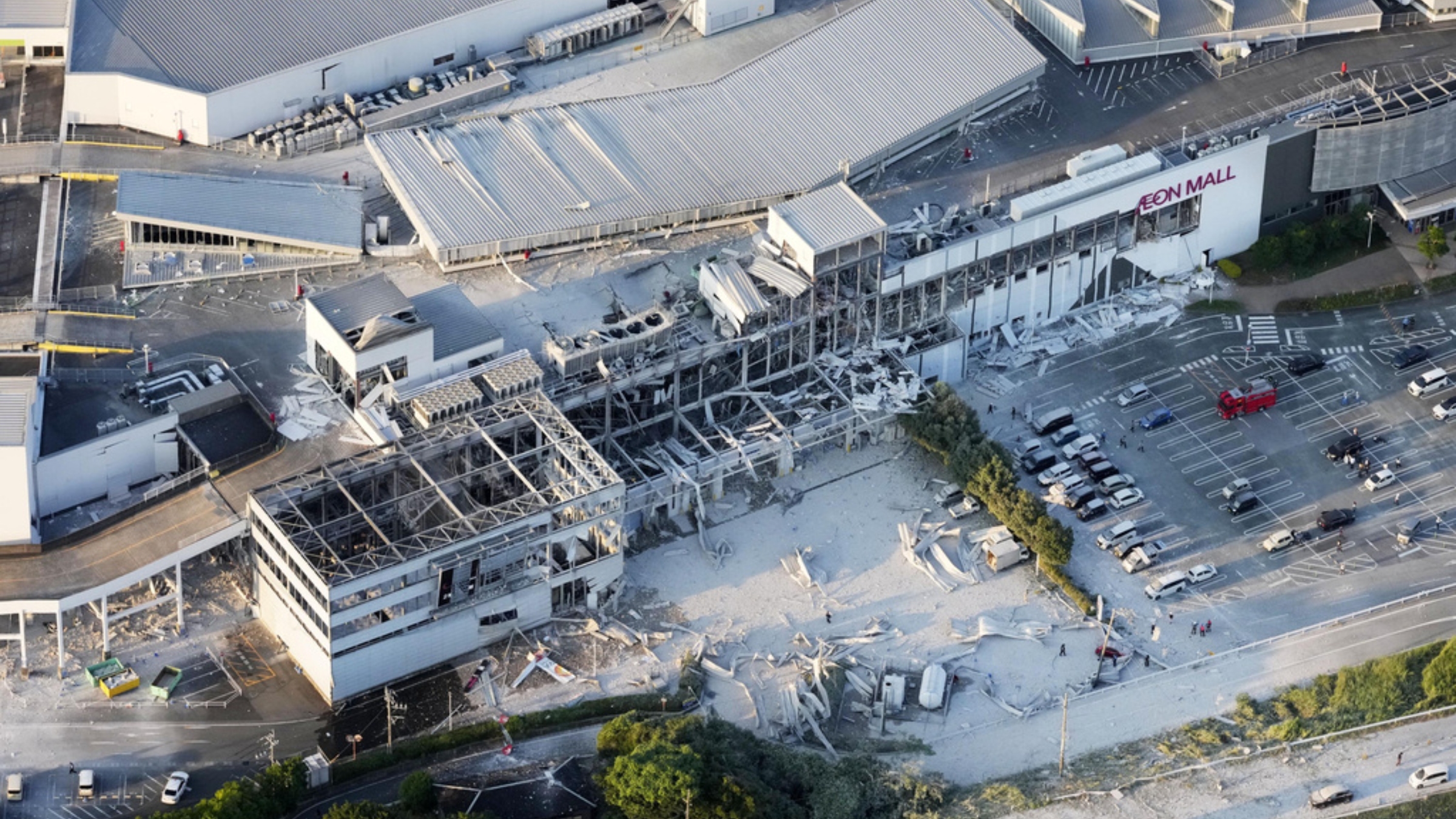 熊本7-1級地震-熊本AEON-MALL發生爆炸倒塌-據報多人死亡