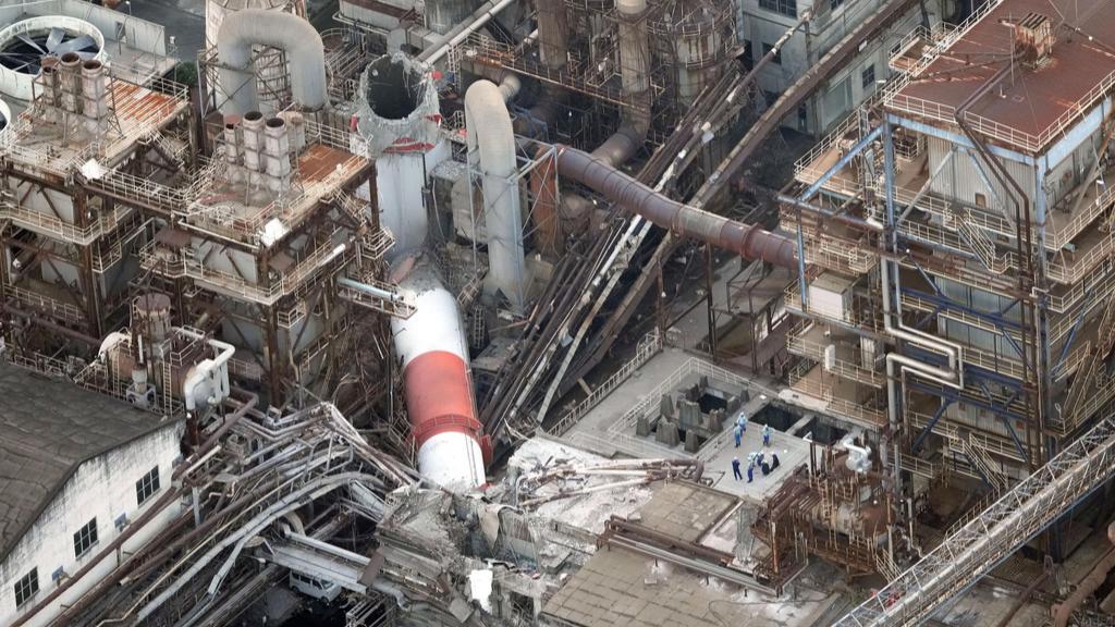 熊本7-1級地震-永旺商場坍塌爆炸已致2死-另有工廠煙囪倒塌致9失蹤