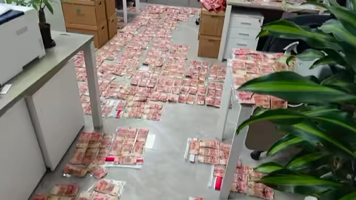 大連男子出差忘關窗致10萬現金淋雨發霉-銀行耗兩日兌回8-2萬