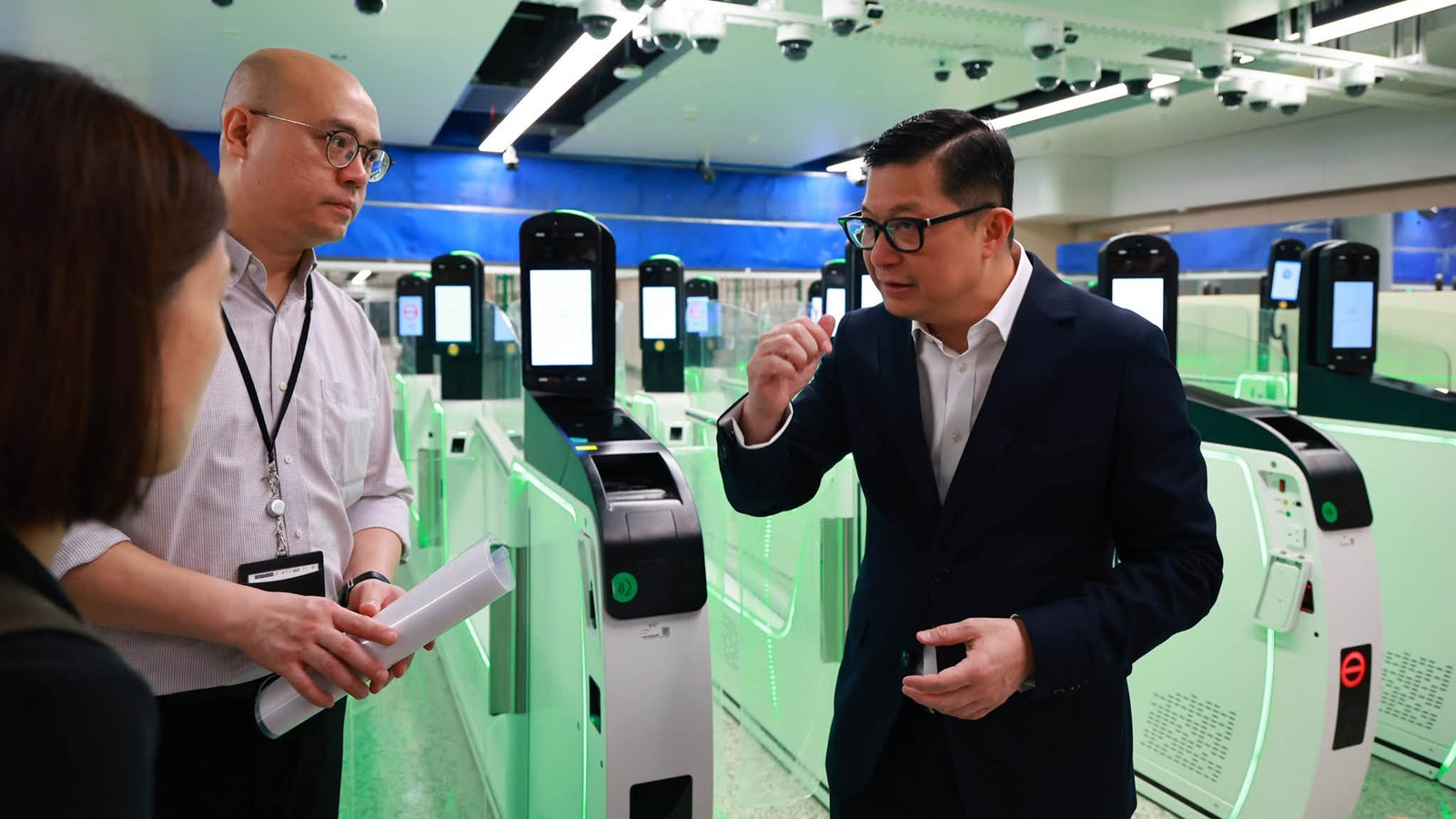 鄧炳強視察皇崗口岸港方口岸區-爭取加快落實各項通關工作