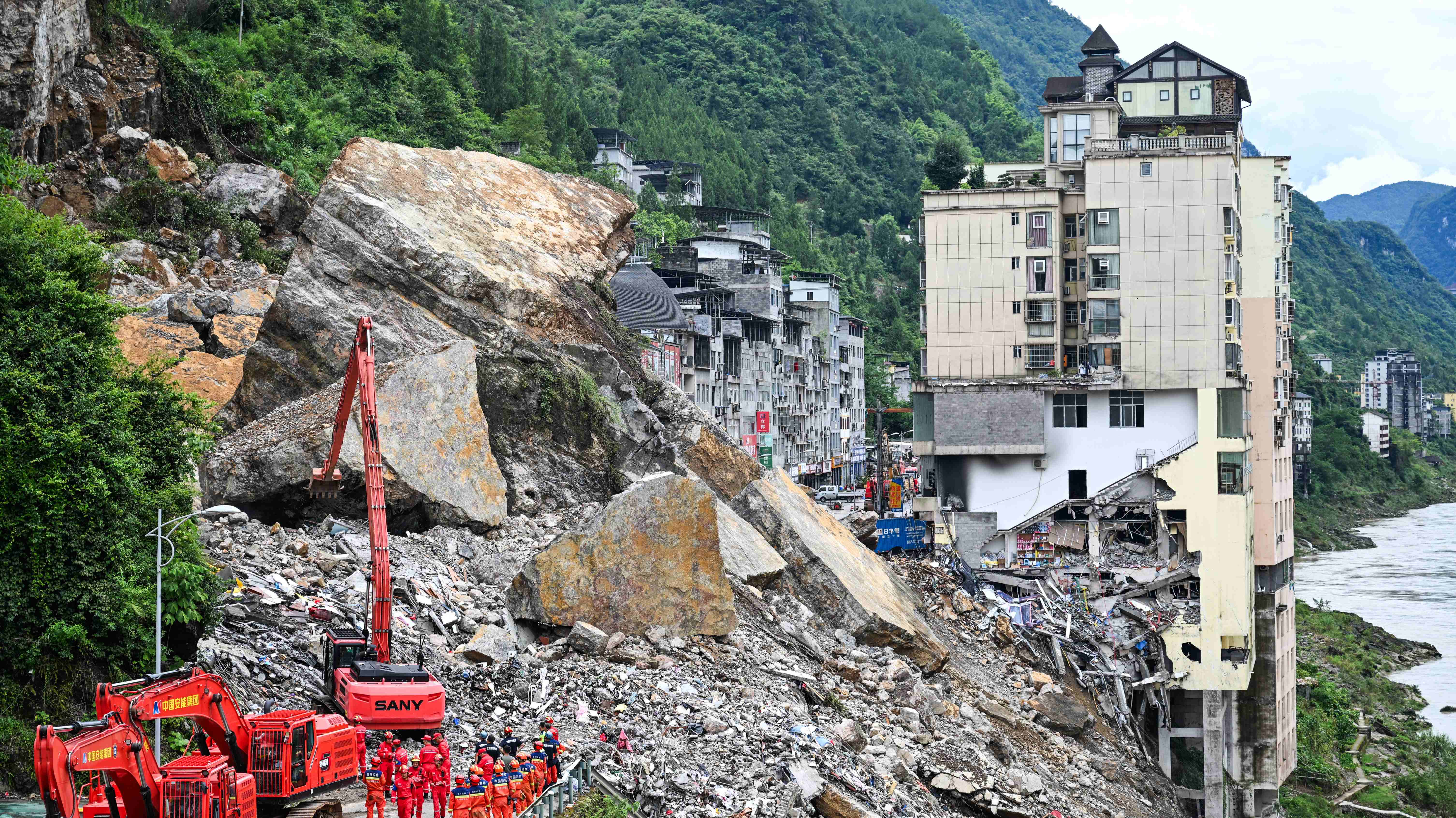 重慶彭水山泥傾瀉已致51死10失聯-陸域搜救完畢水域仍在排查