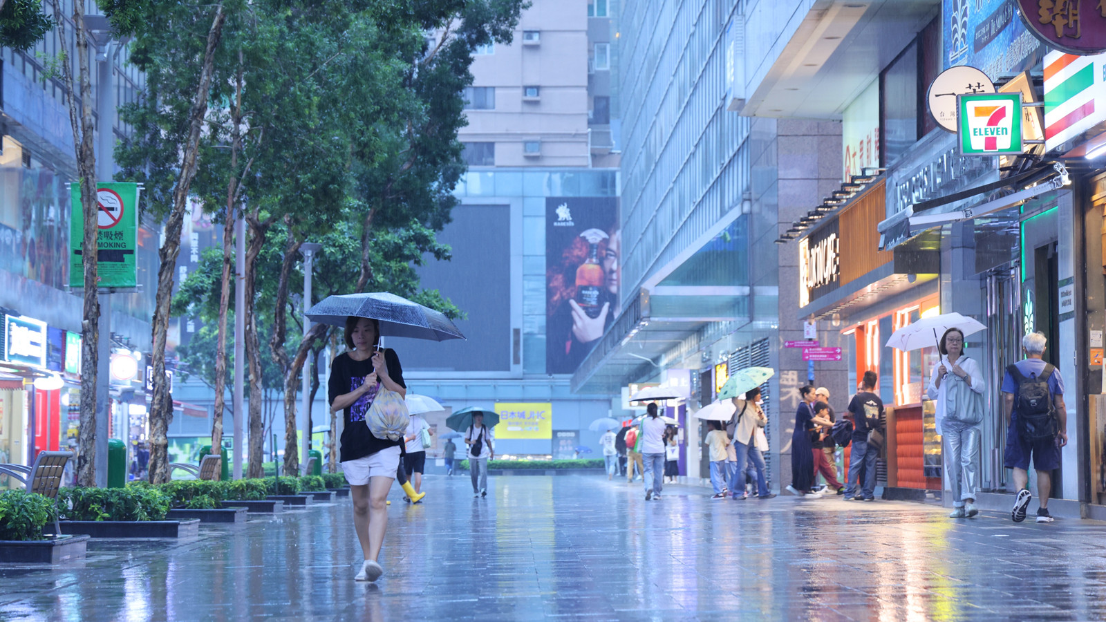 黃色暴雨警告生效-大嶼山雨量超過50毫米