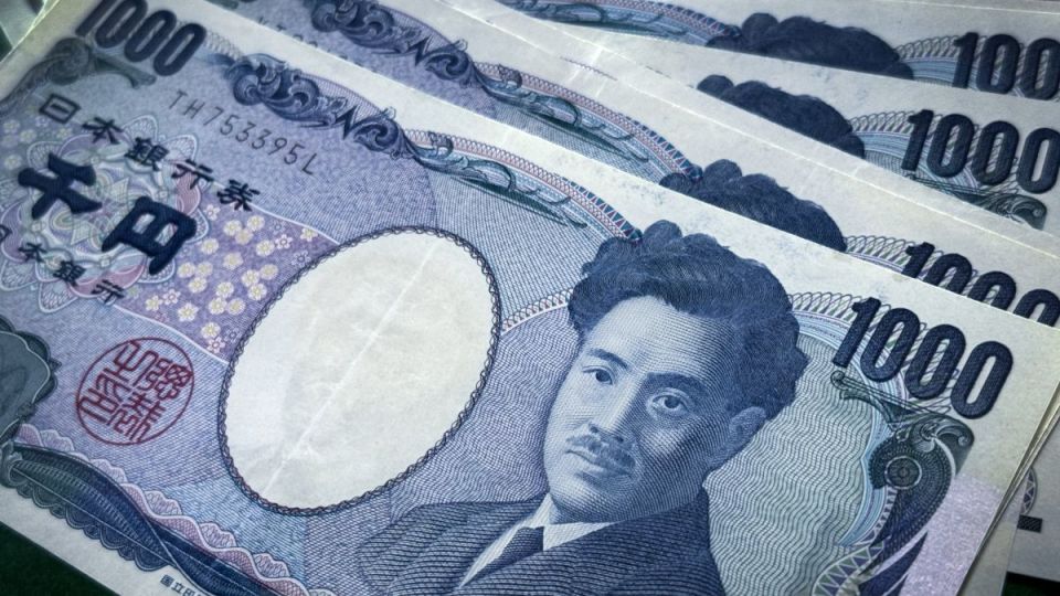 路透社-日財相周一交代美日行動-干預日圓貶值