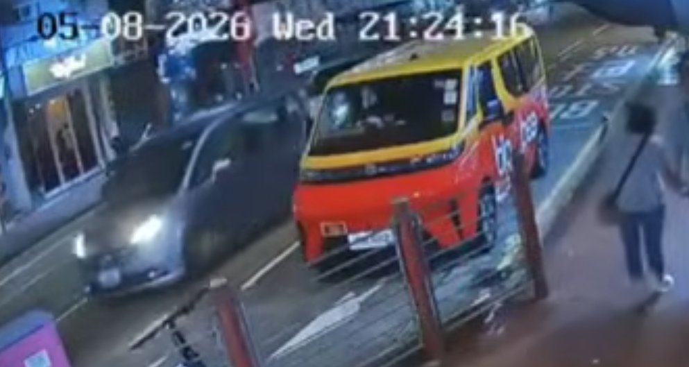 有片-油麻地七人車突向後倒車-兩私家車捱撞-司機不顧而去