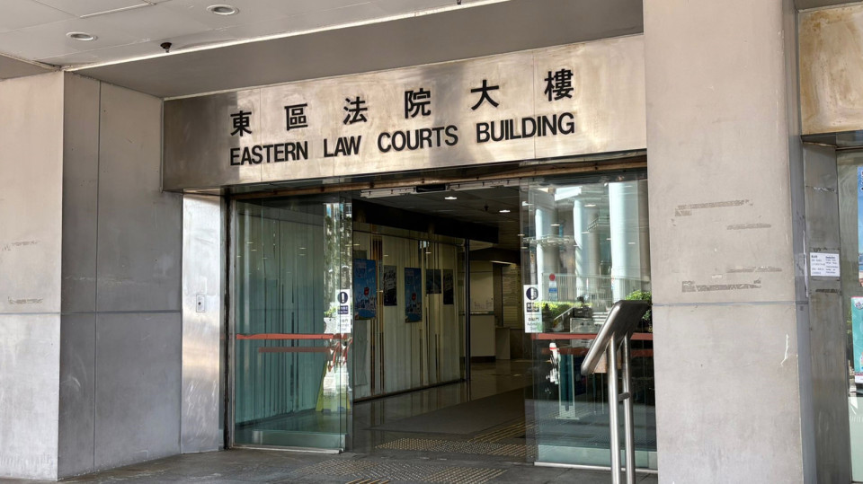 港大副教授香港站與人爭執-推撞對方兼踢爛手機-准簽保守行為兩年