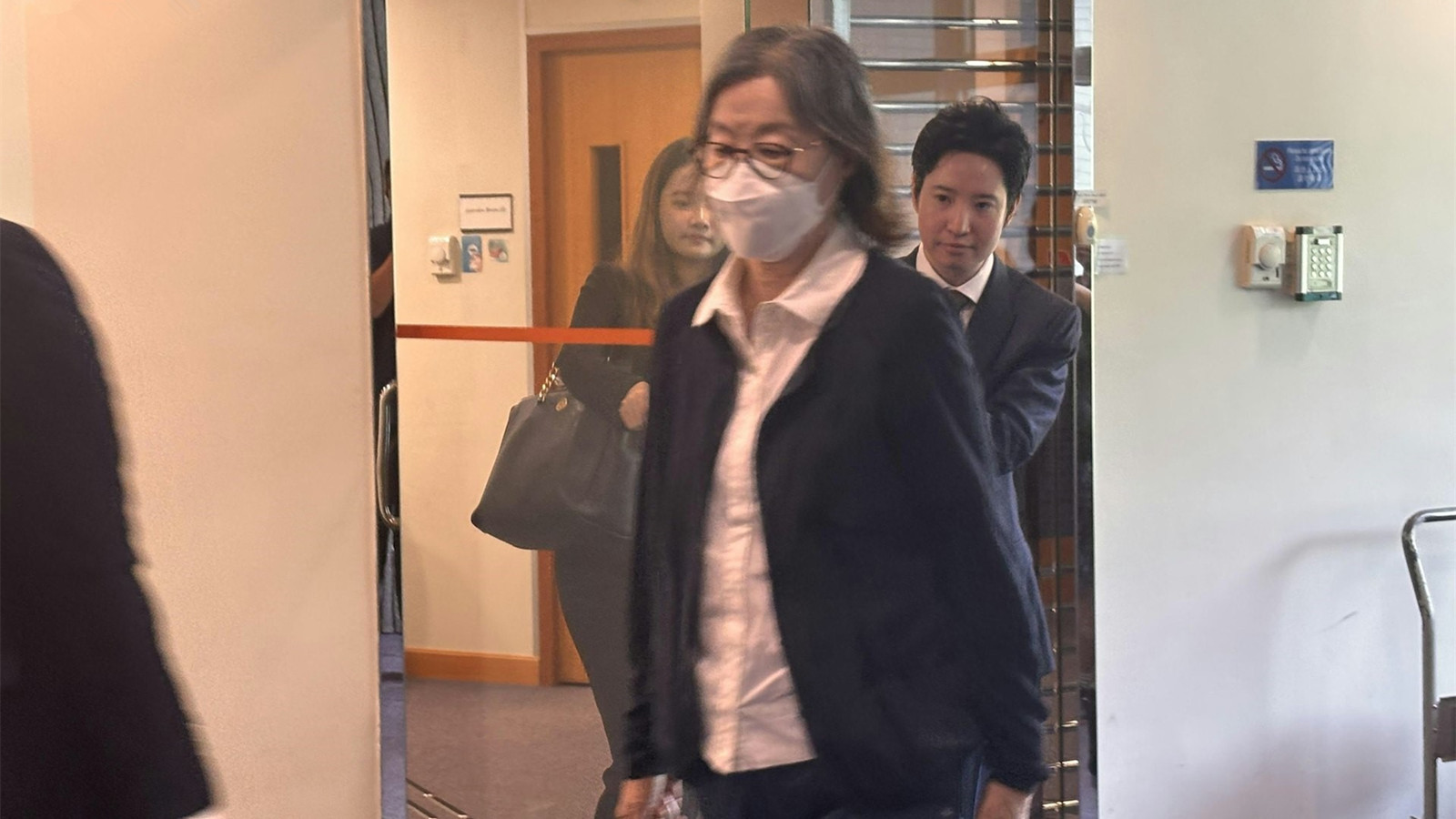 手術遺引流管病人右胸12年-女西醫被裁定專業失當除牌1個月