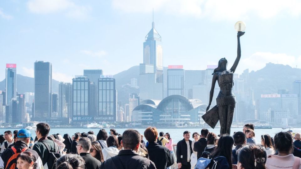 去年訪港旅客消費較2018年大跌44--議員稱全球均面臨類似情況