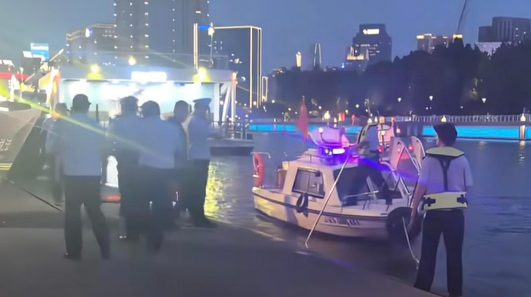 一家四口天津海河邊遊玩-幼弟墜河母兄下水救人不幸溺亡