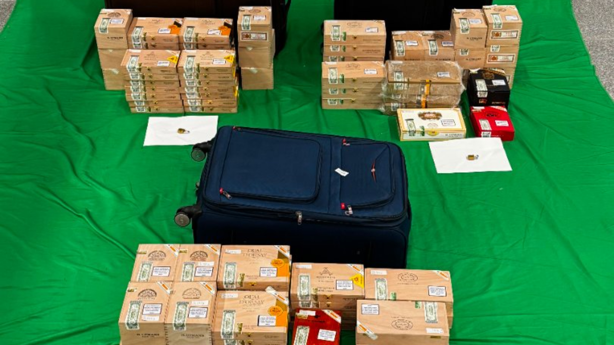 兩名入境旅客涉管有未完稅煙草-罪成被判囚及罰款