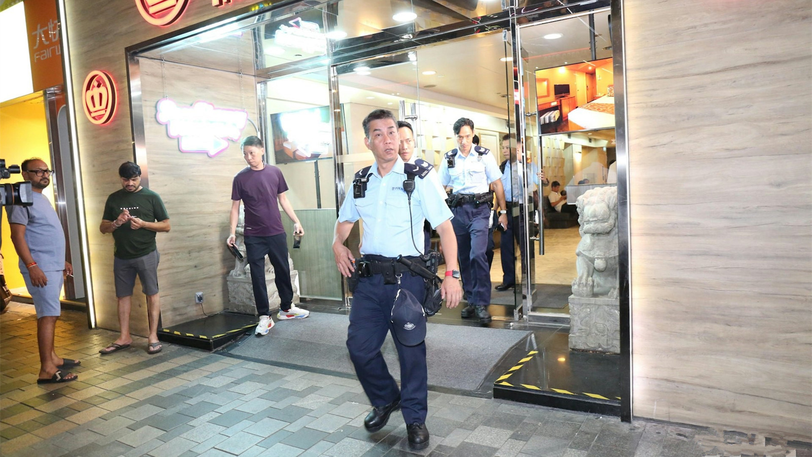 19歲日本女遊客尖沙咀酒店房間遇劫-遭微信認識男子箍頸掠去1-5萬元