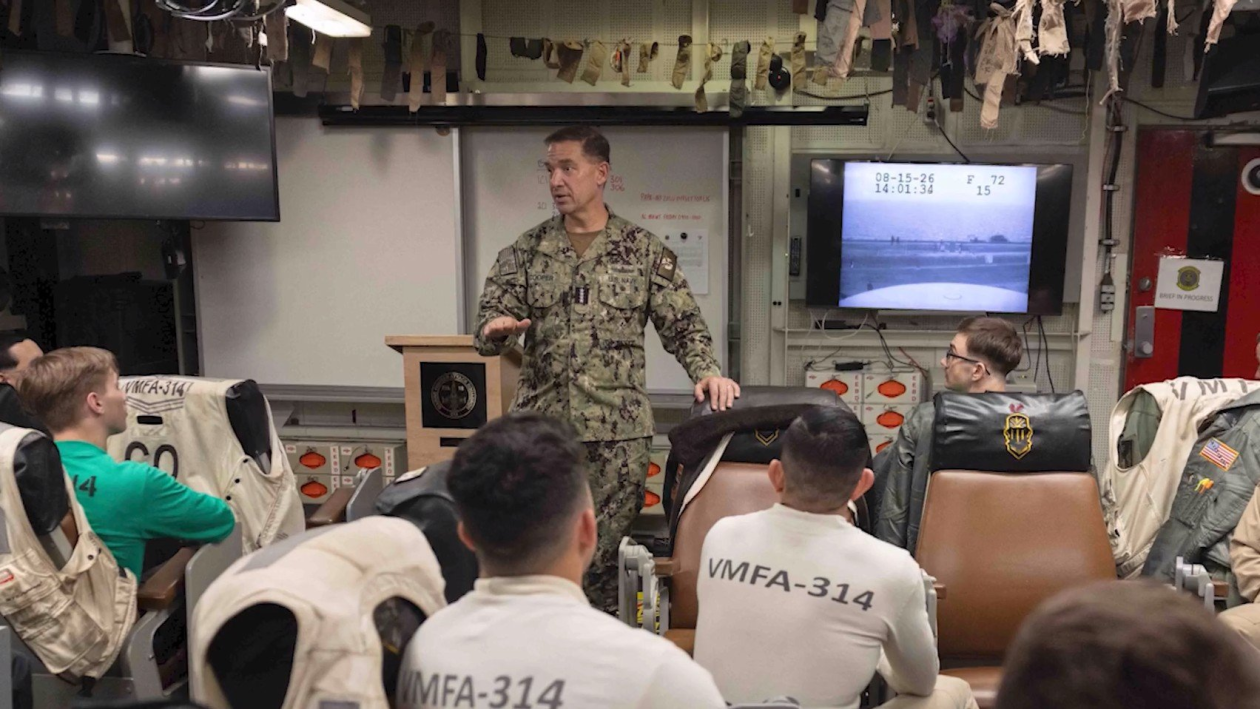 美軍中央司令登-林肯-號視察-強調艦員心理健康問題是-優先事項