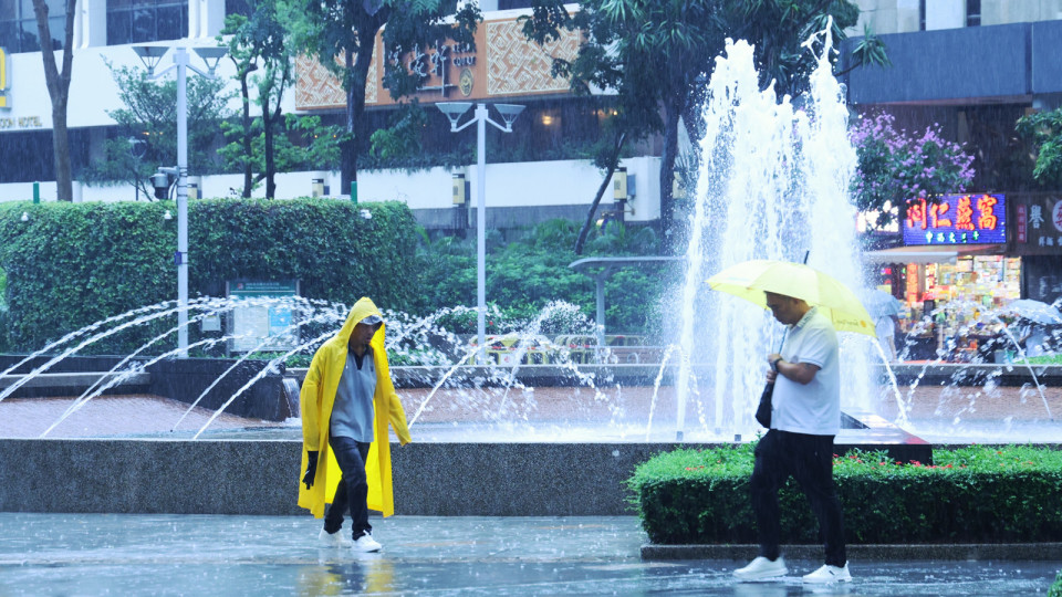 天文台-高溫觸發雷雨正影響本港-料未來數小時部分地區雨勢較大