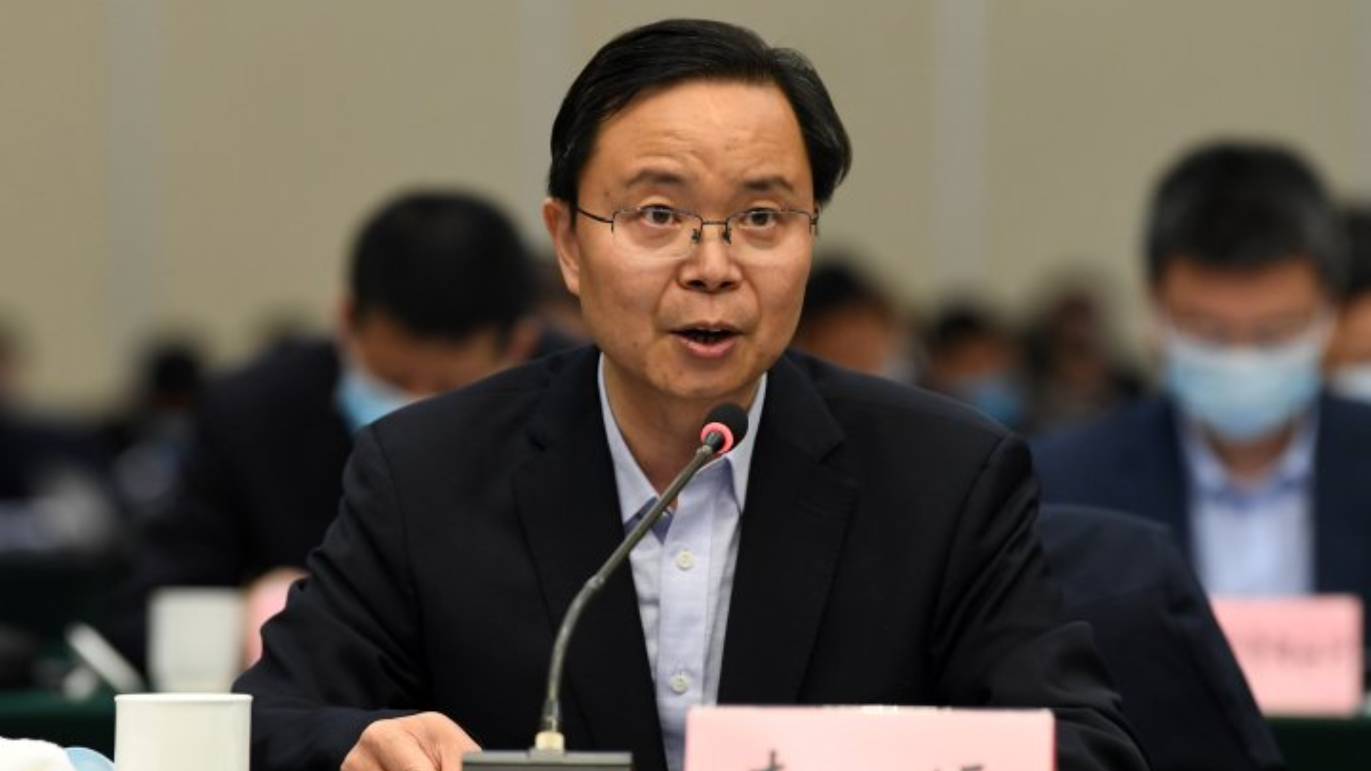 李運任深圳市代市長-曾在農業銀行及建設銀行工作多年