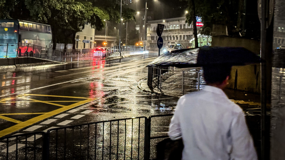 黃色暴雨警告信號生效-天文台料猛烈陣風吹襲本港