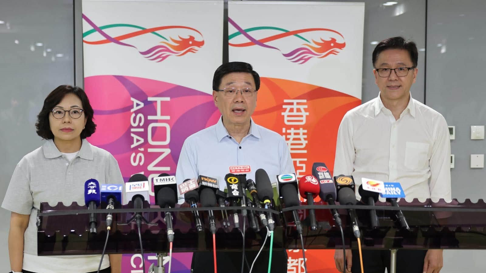 新皇崗口岸-周六測試頂峰運作兩萬公務員參與-李家超-條件充分會盡快開通
