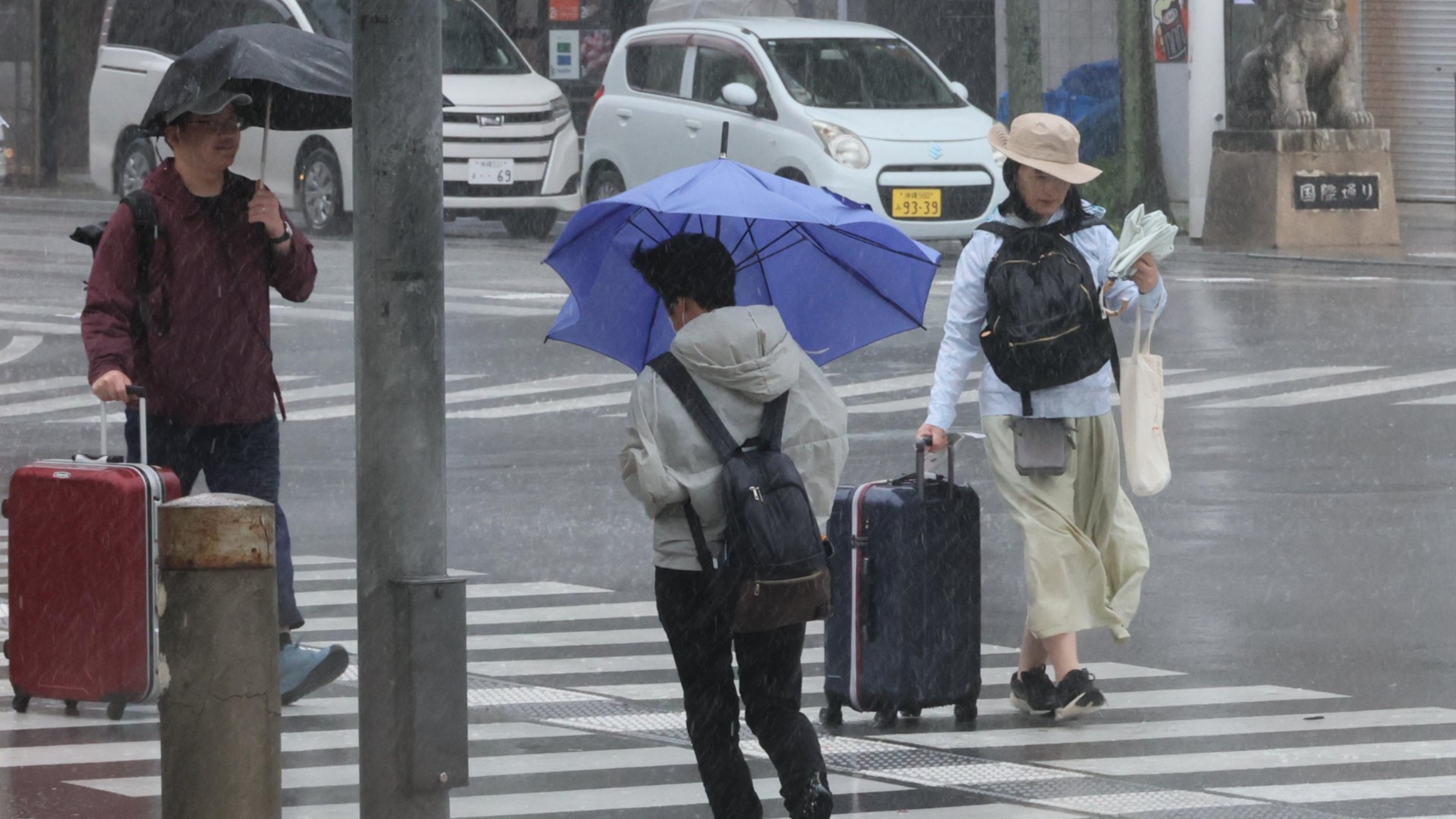 強颱風沙德爾吹襲日本南部-至少5人受傷逾3萬戶停電