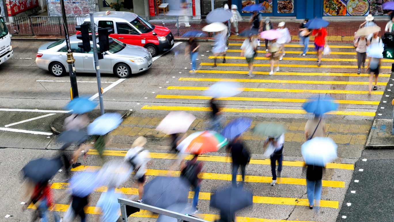 開學日-天文台料部分地區驟雨較多有雷暴-籲市民留意天氣變化